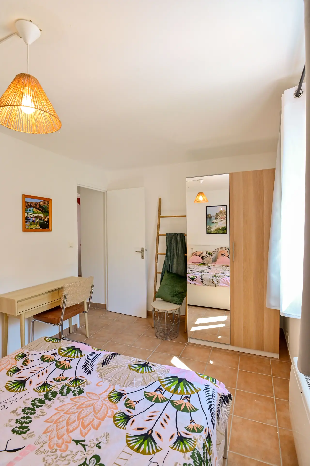 Le coin bureau de la Chambre Amande