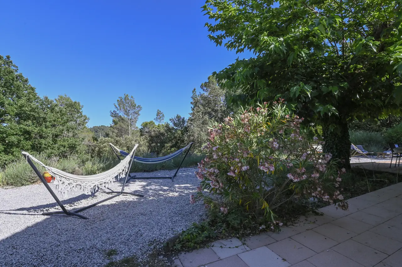 Hamac sous les arbres