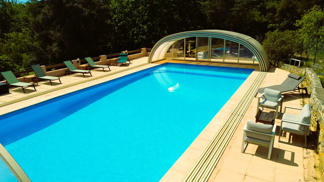 La piscine et les espaces de détente